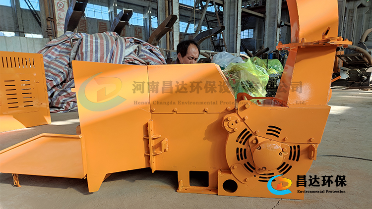 1680362360529278.jpg 750-422樹(shù)枝粉碎車-1.jpg