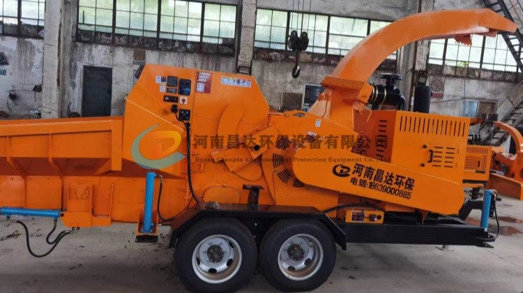 內蒙古客戶訂購hc-6175大型（xíng）移動檸條（tiáo）粉（fěn）碎機2.jpg