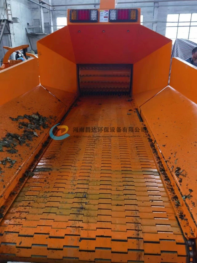 內蒙古（gǔ）客戶訂購hc-6175大型移動檸（níng）條粉碎（suì）機3.jpg