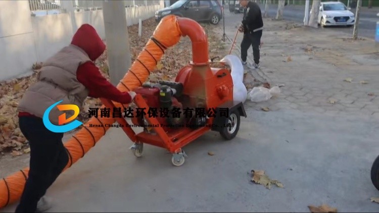 河（hé）南昌達移動樹葉粉碎機客戶使用現場