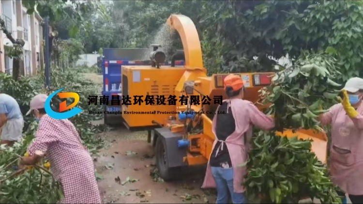 河南昌達HC-6145樹枝粉碎機浙（zhè）江杭州客戶現場2.jpg