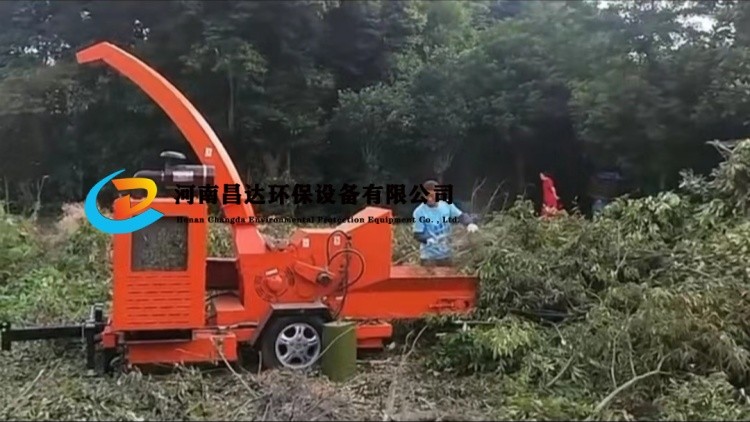 河南昌達HC-6140L樹枝粉碎機四川成都客戶現場.jpg