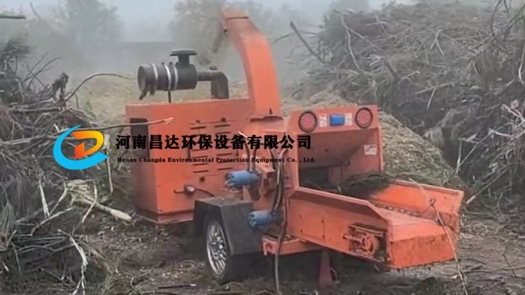 河南昌達（dá）HC-6140樹枝（zhī）粉碎機湖北武（wǔ）漢客（kè）戶（hù）現場.jpg