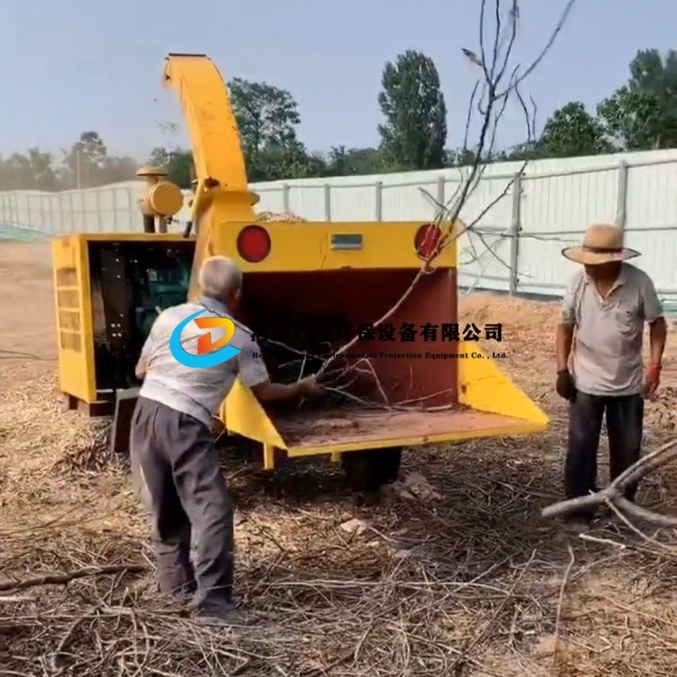 河南昌達6145樹枝樹條粉碎（suì）機河南南陽客戶使（shǐ）用現場.jpg
