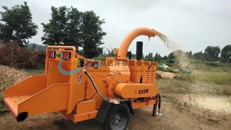 河南昌達（dá）HC-6145園林綠化樹枝粉碎機山東威海客戶（hù）使用現（xiàn）場
