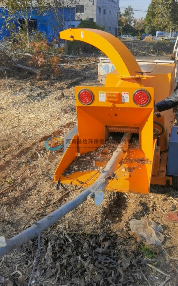 河南昌達HC-6130型（xíng）樹枝粉碎機浙江杭州客戶使用現場.jpg